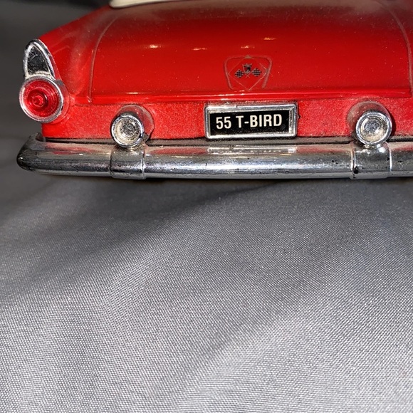 1955 Ford Thunderbird 1/18 Scale Die Cast Model Car - Picture 5 of 6